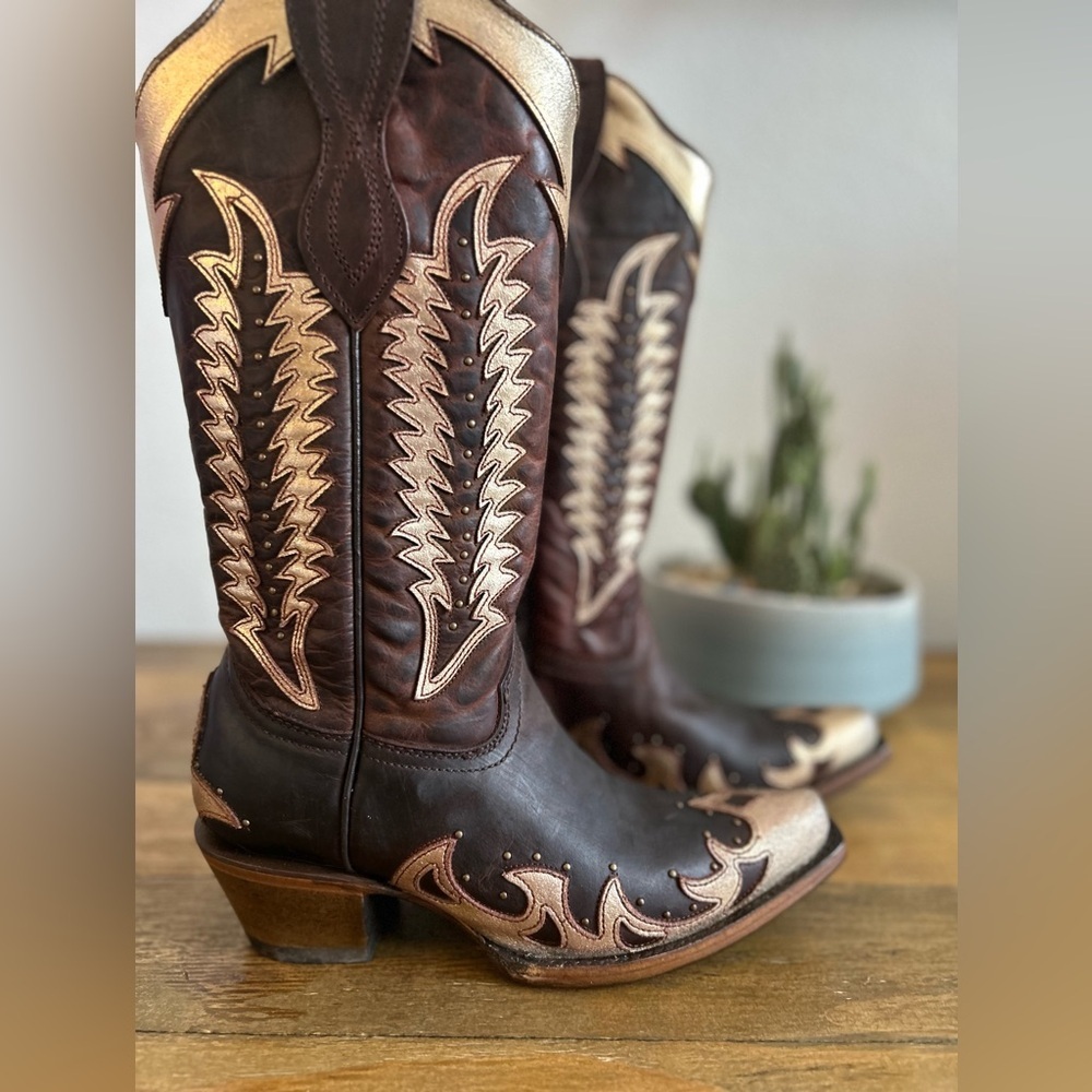 CIRCLE G BY CORRAL Ladies Cognac Studded Overlay Western Boots Narrow